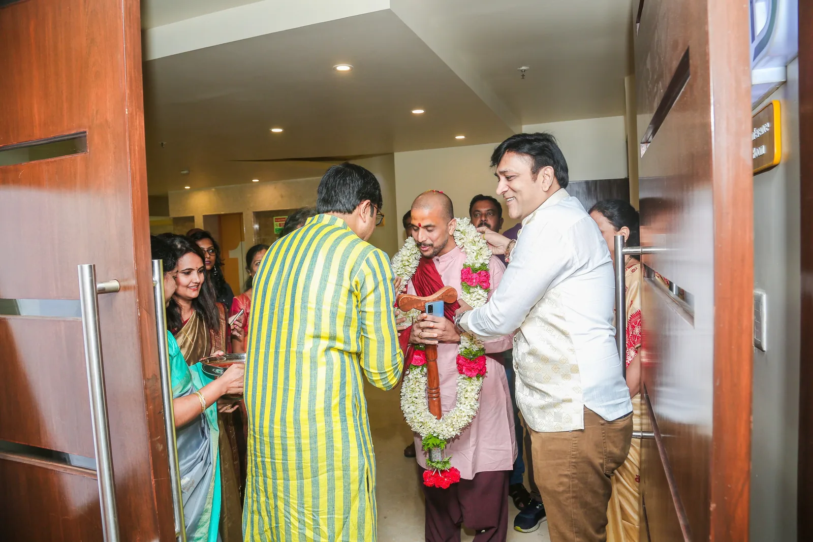 Ashishh L Vyas being felicitated with a garland